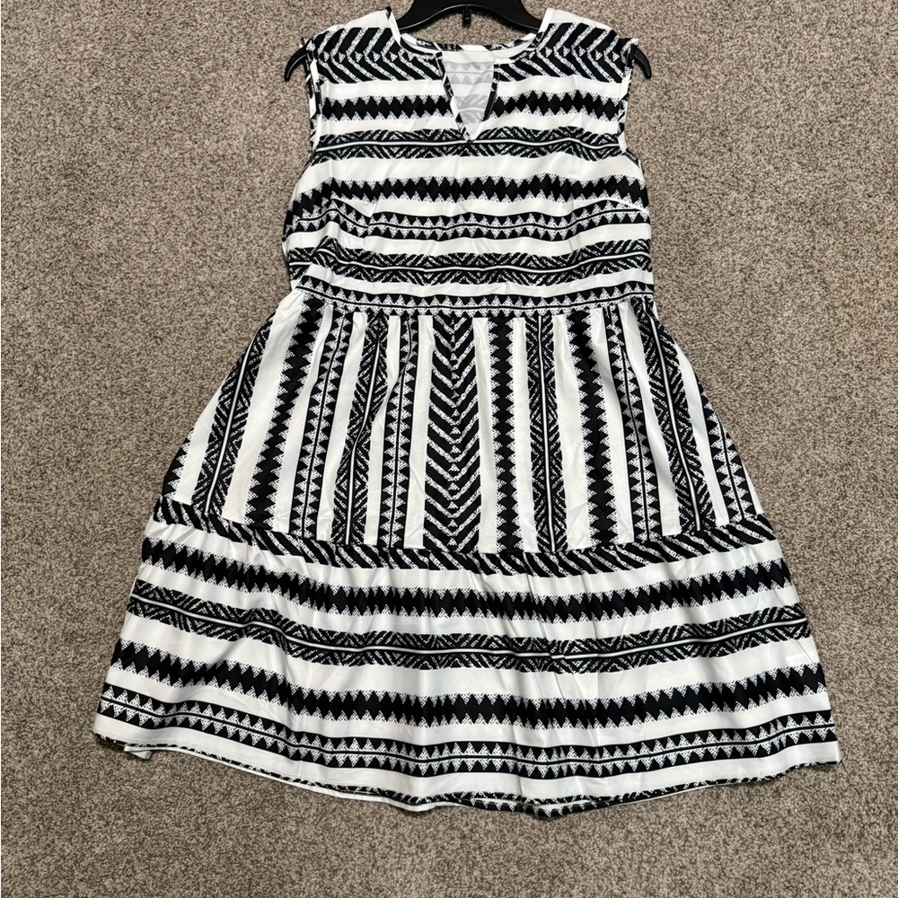 SHEIN Black & White Geometric Print Midi Dress